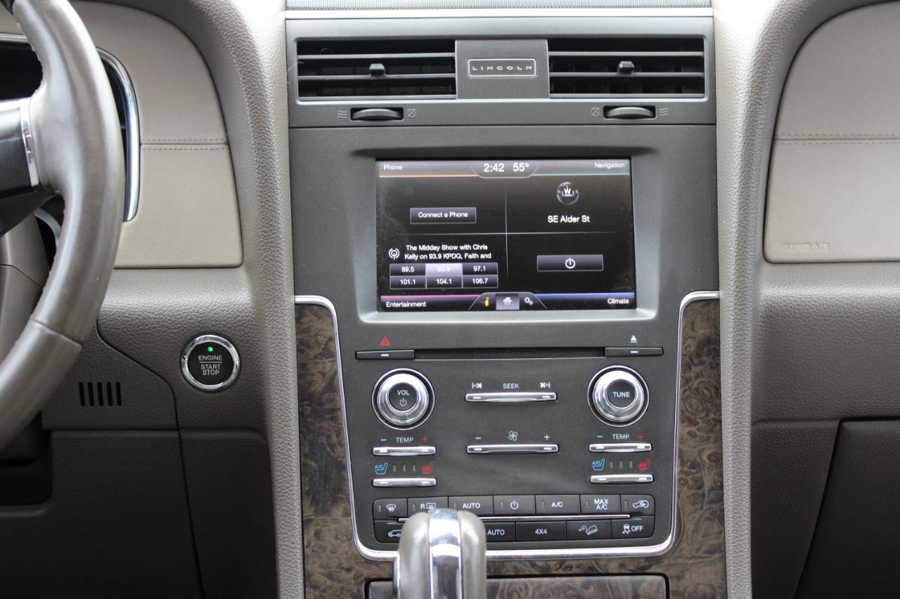 Used 2015 Lincoln Navigator L 4WD image 11