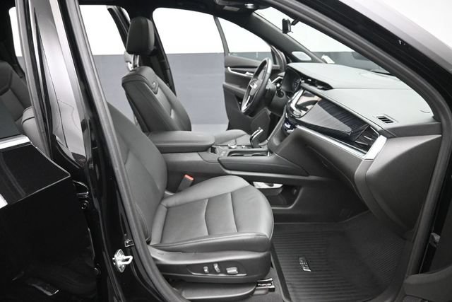 Used 2025 Cadillac XT6 Premium Luxury w/ Technology Package AWD/4WD image 31
