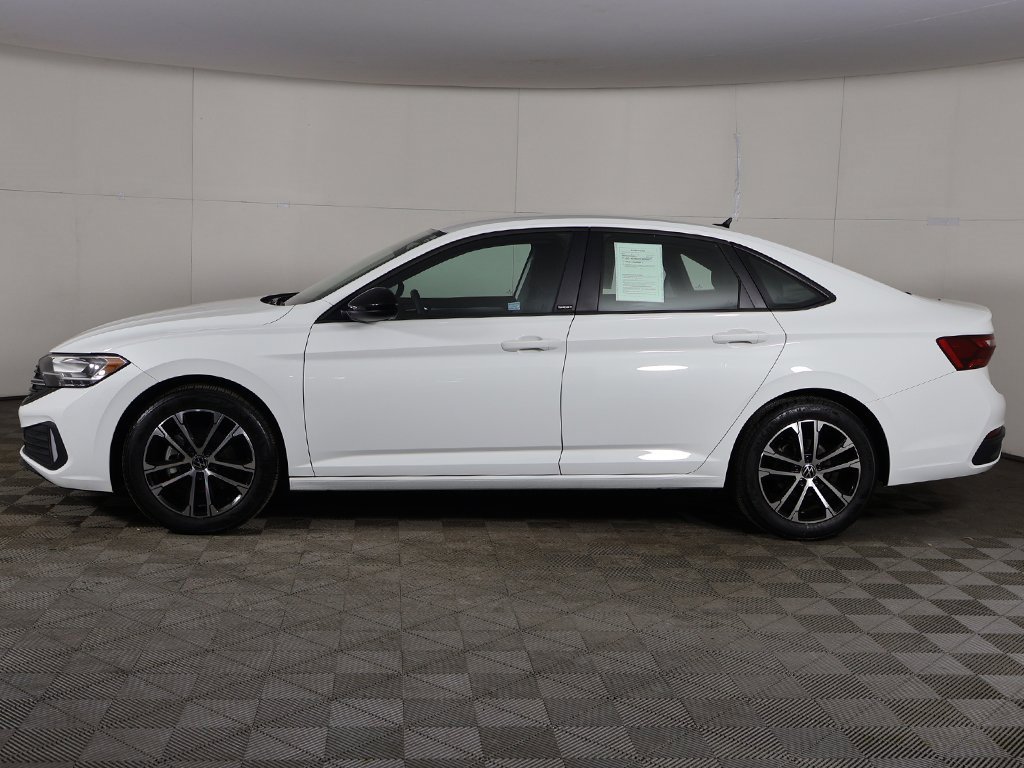 Used 2024 Volkswagen Jetta Sport image 15