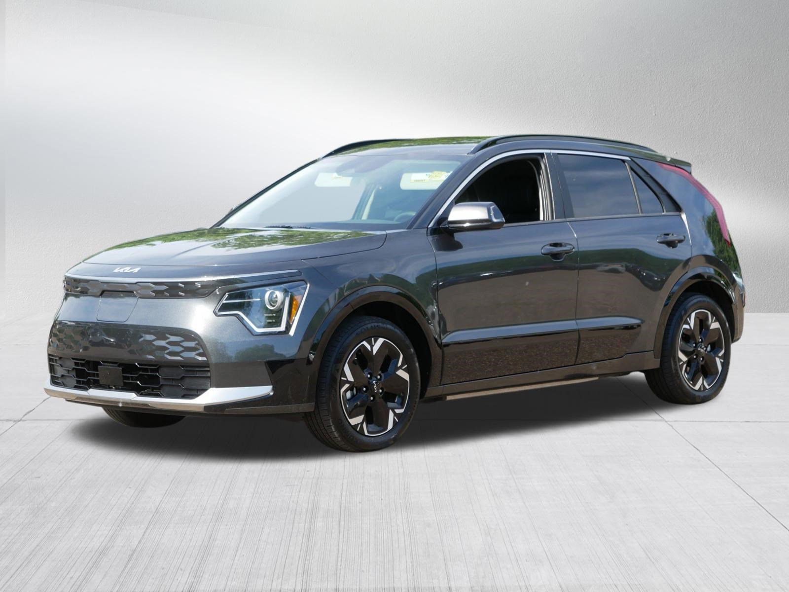 Certified 2024 Kia Niro Wind w/ Wind Preserve Package FWD image 3