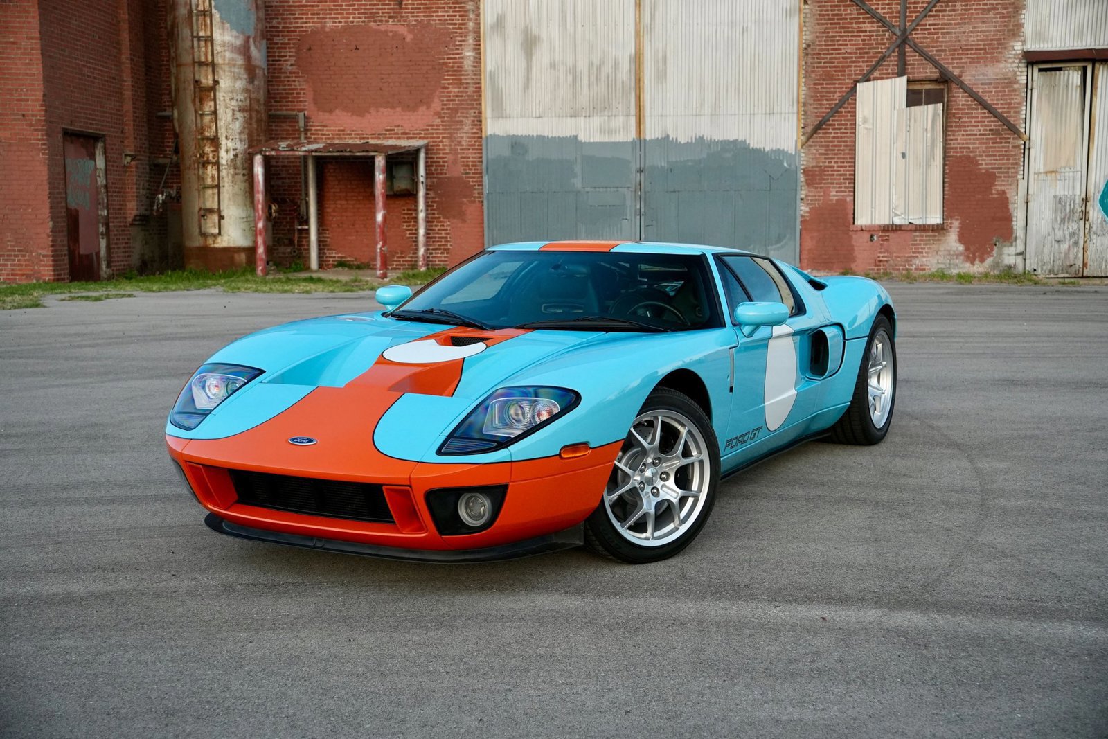 Used 2006 Ford GT RWD image 3