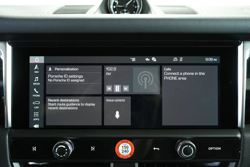 Certified 2025 Porsche Macan AWD/4WD image 17
