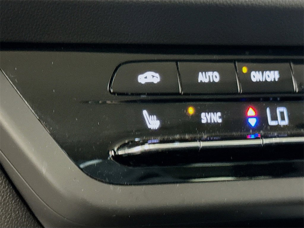 Used 2023 Buick Envision Preferred image 18