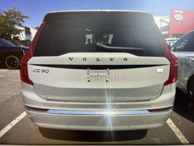 Used 2024 Volvo XC90 T8 Plus w/ Protection Package Premier AWD/4WD image 2