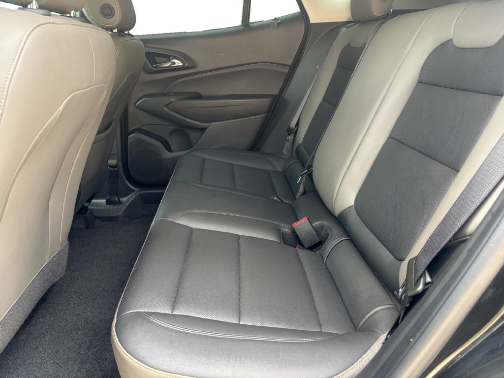 Used 2025 Chevrolet Trax ACTIV w/ Sunroof Package FWD image 14