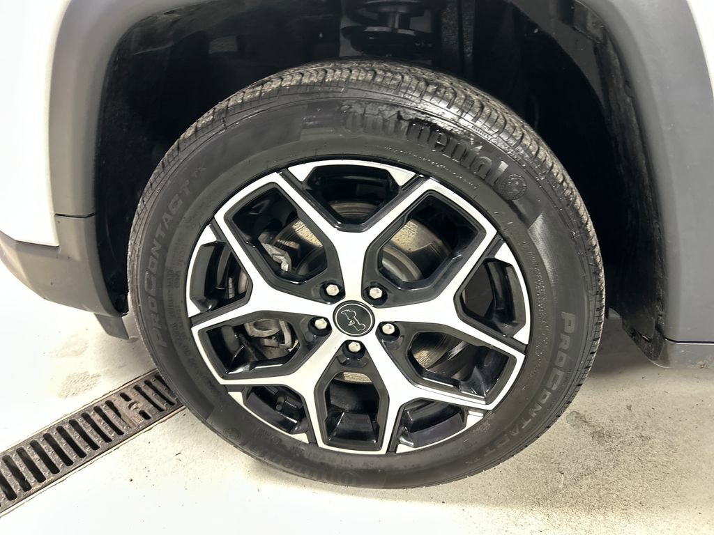 Used 2025 Jeep Compass Limited image 9