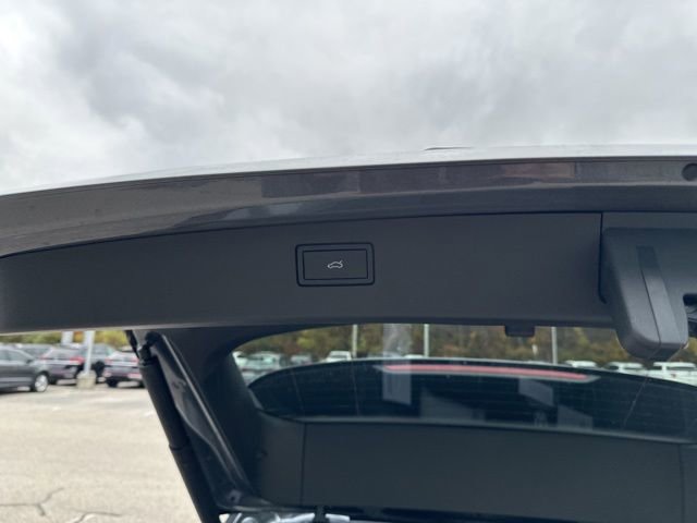 New 2026 Volkswagen Tiguan SE R-Line image 9