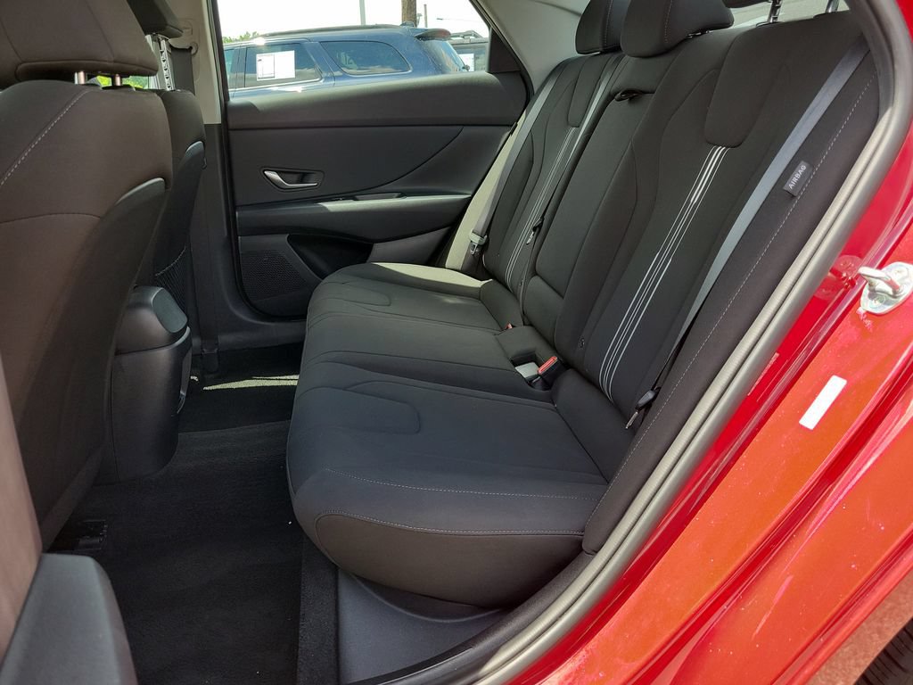 Used 2025 Hyundai Elantra SEL FWD image 12