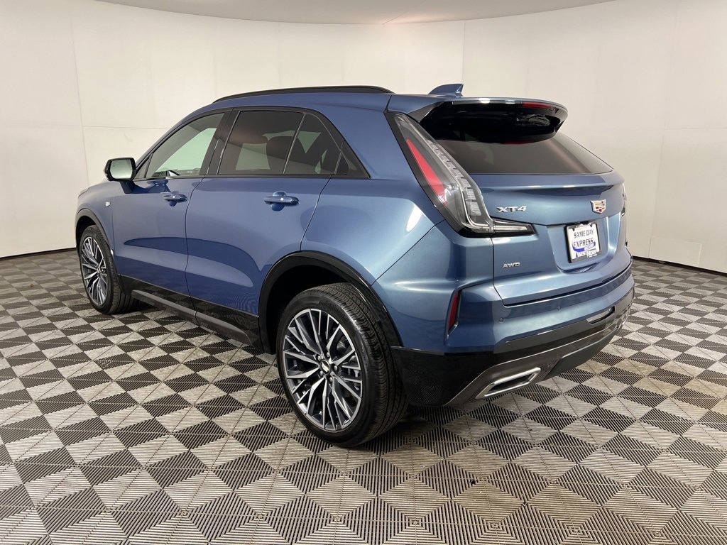 Used 2025 Cadillac XT4 Sport w/ Cold Weather Package image 11