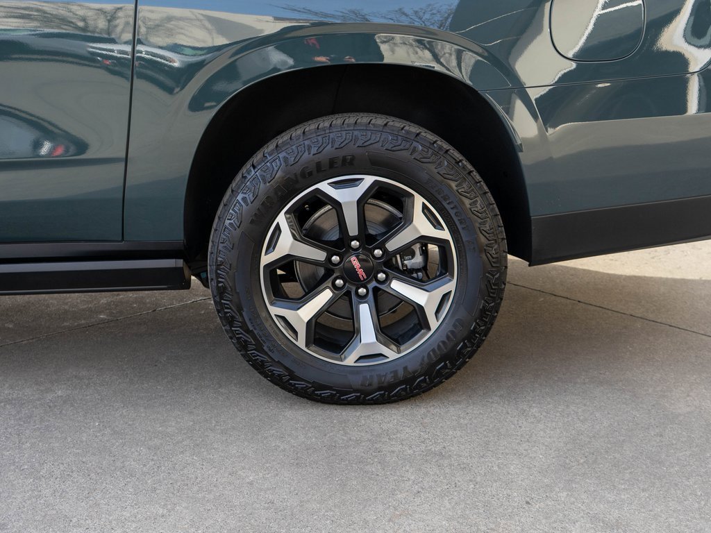 New 2026 GMC Yukon XL AT4 w/ AT4 Premium Package image 32