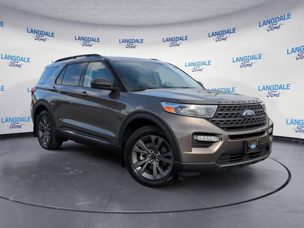 Used 2021 Ford Explorer XLT w/ Equipment Group 202A image 2