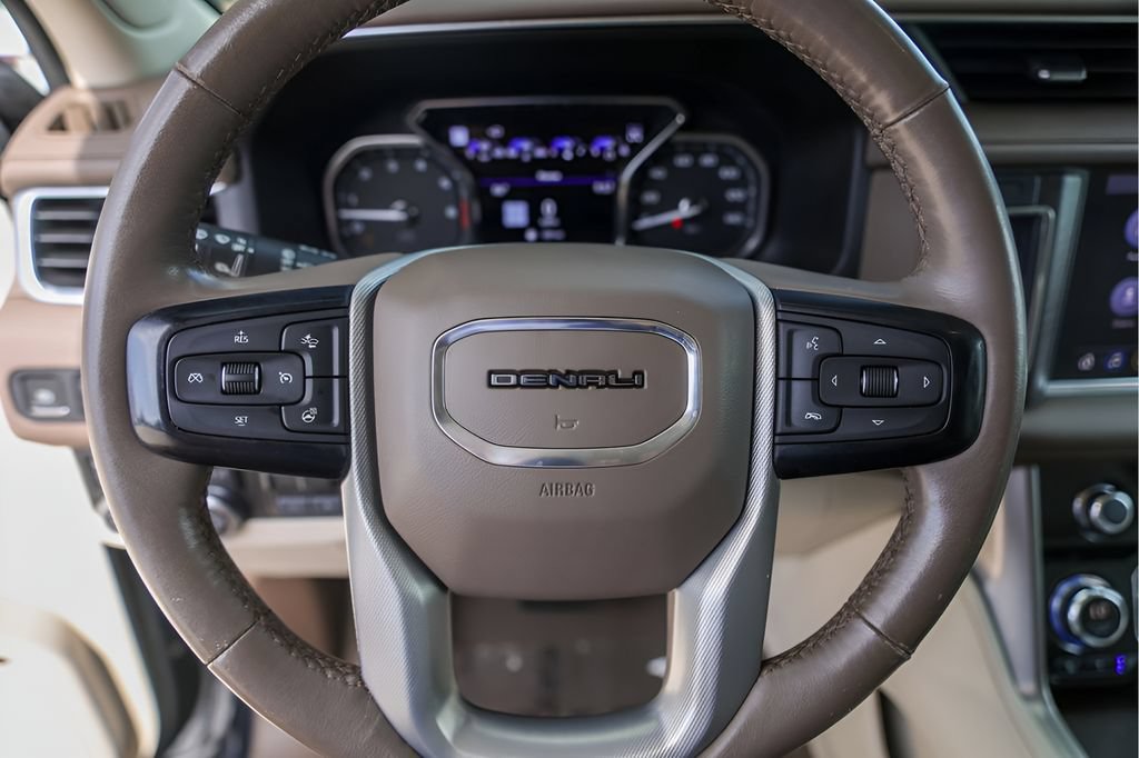 Used 2021 GMC Yukon XL Denali w/ Denali Ultimate Package AWD/4WD image 12