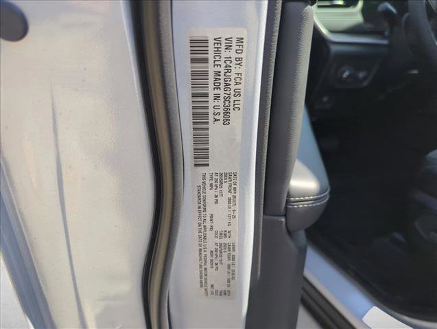 New 2025 Jeep Grand Cherokee Altitude image 20