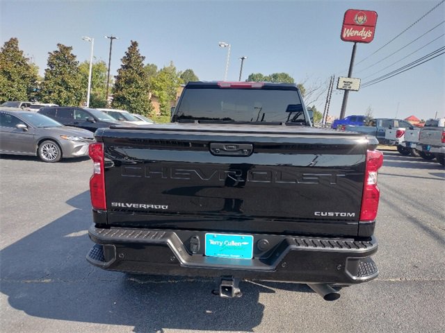 Used 2024 Chevrolet Silverado 2500 Custom w/ Custom Value Package image 6