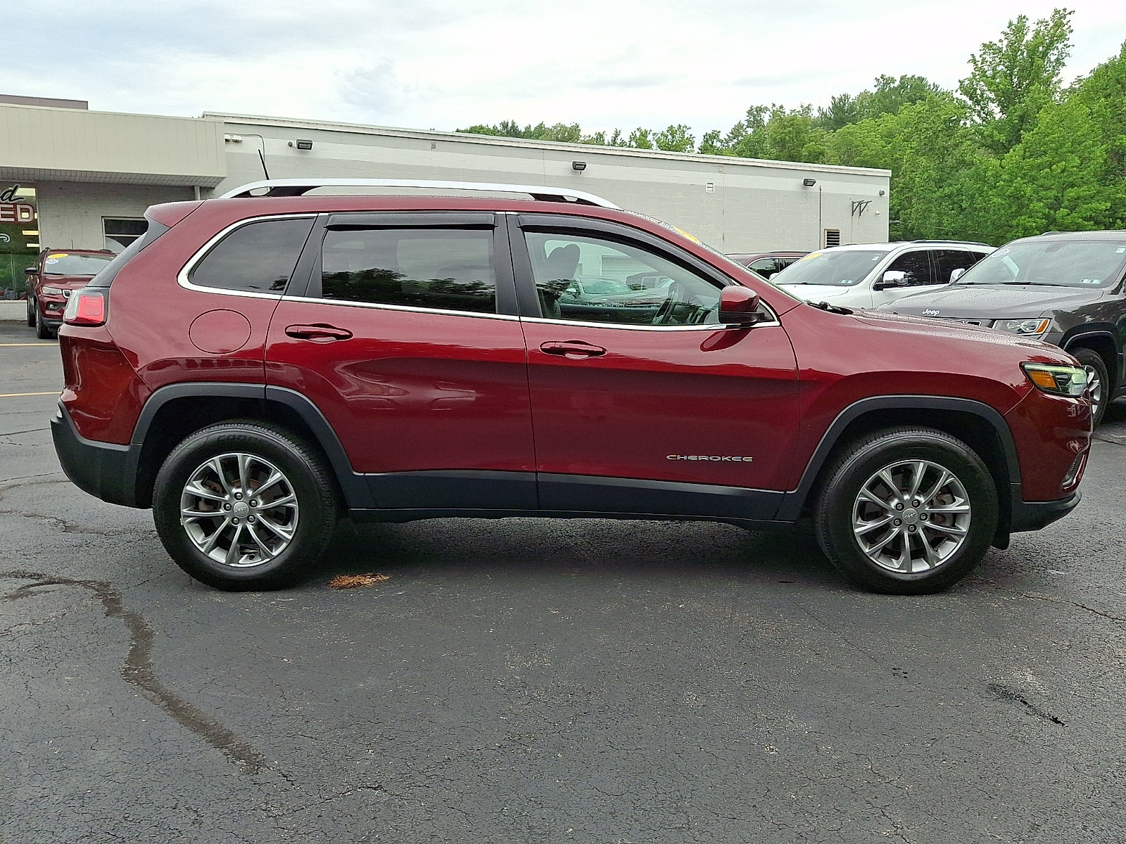 Certified 2020 Jeep Cherokee Latitude Plus w/ Cold Weather Group AWD/4WD image 7