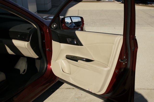 Used 2015 Honda Accord Touring image 34