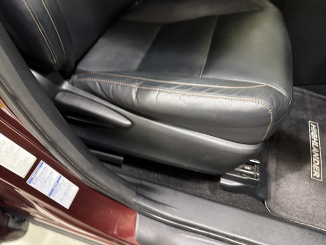 Used 2014 Toyota Highlander XLE AWD/4WD image 38