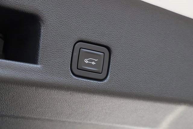 Used 2025 Chevrolet Traverse LT image 8