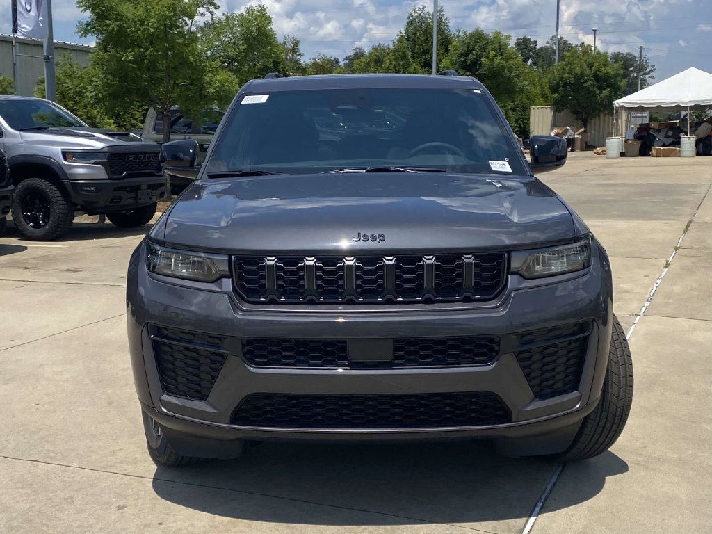 New 2026 Jeep Grand Cherokee Altitude RWD image 32