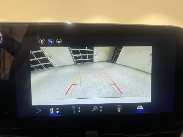 Certified 2025 Chevrolet Equinox LT w/ Convenience Package II FWD image 14