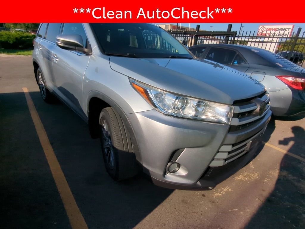 Used 2019 Toyota Highlander XLE AWD/4WD image 3