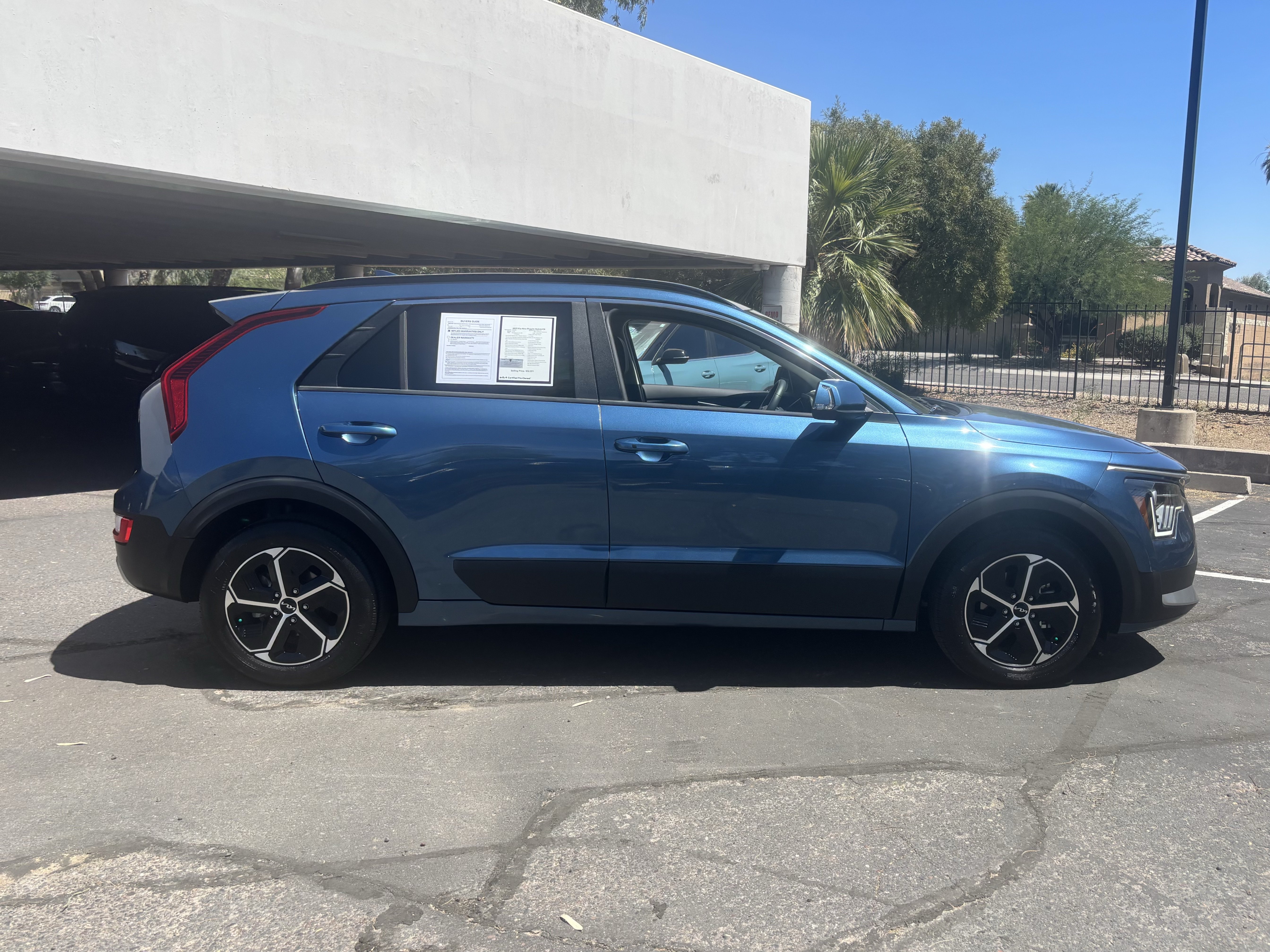 Certified 2025 Kia Niro EX FWD image 2