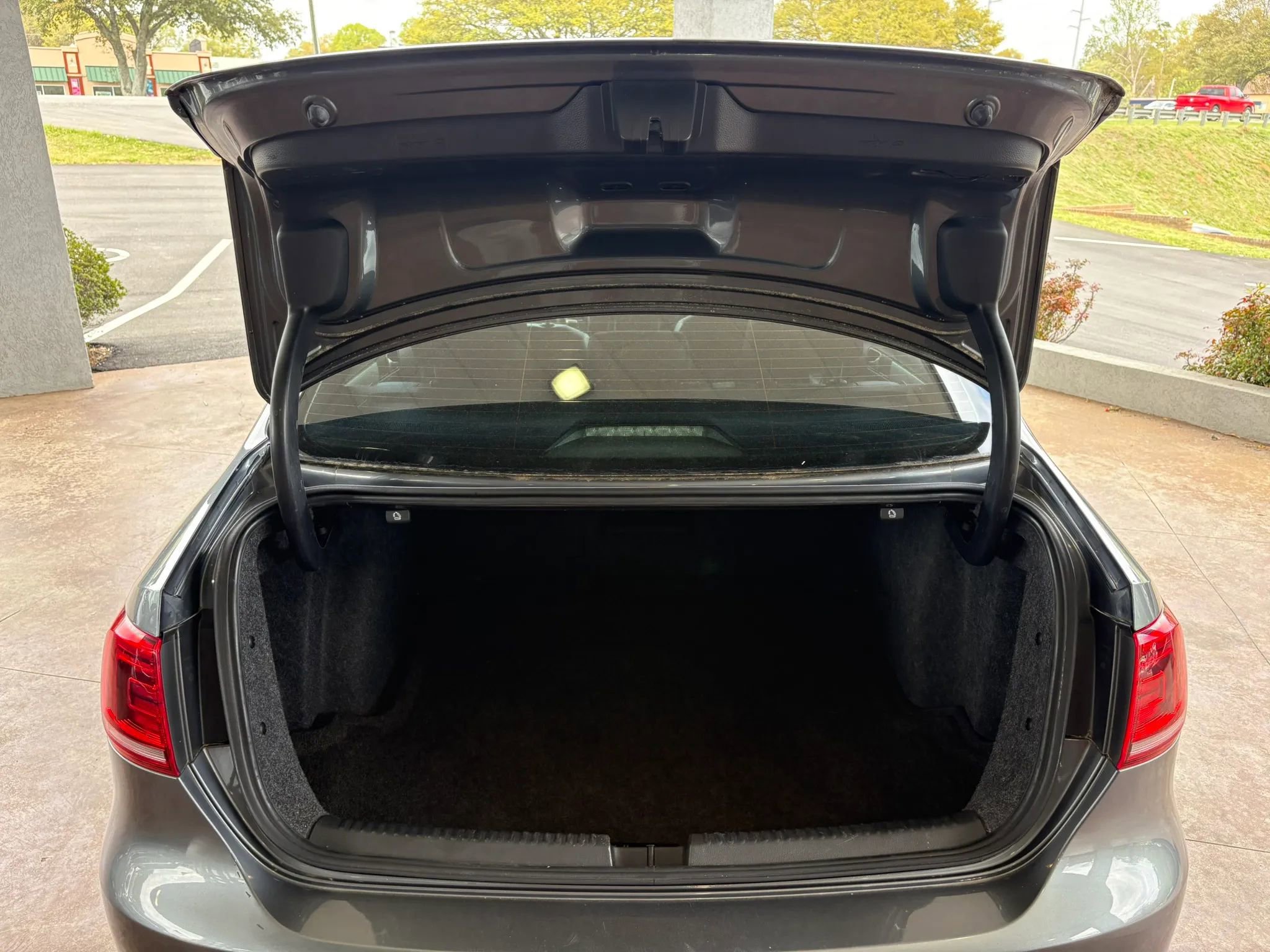 Used 2014 Volkswagen Jetta GLI FWD image 25