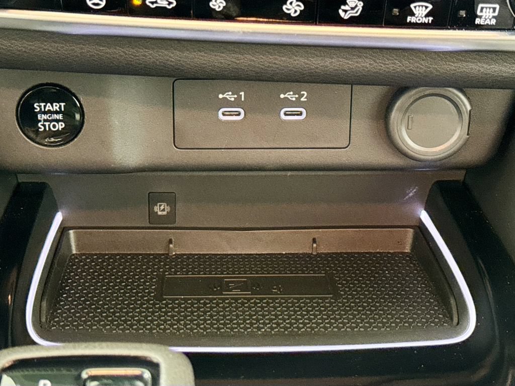 Used 2025 Nissan Rogue SL AWD/4WD image 18