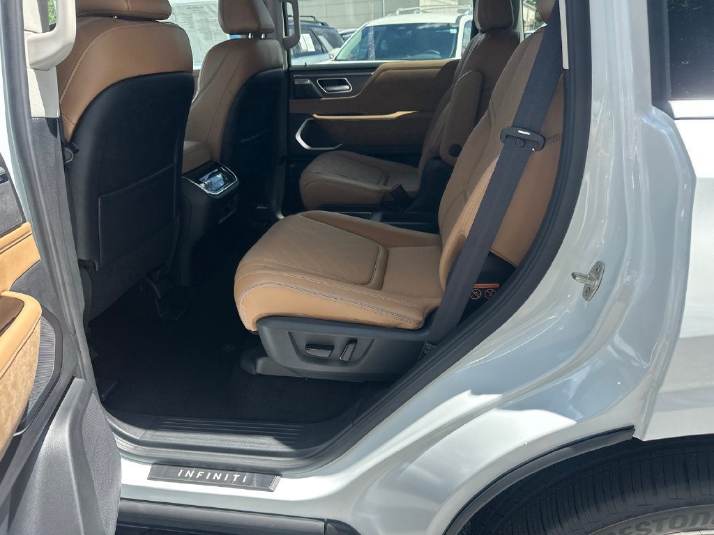 New 2027 INFINITI QX80 Luxe w/ Cargo Package RWD image 17