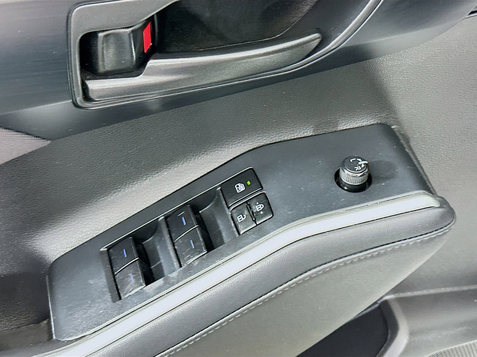 Used 2022 Toyota Highlander LE FWD image 19
