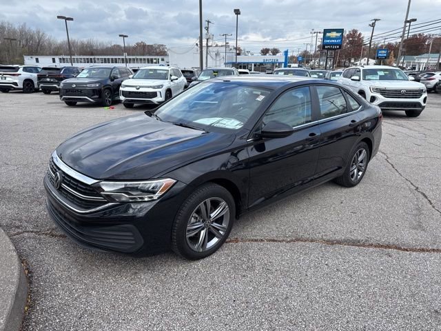 Certified 2023 Volkswagen Jetta SE image 9