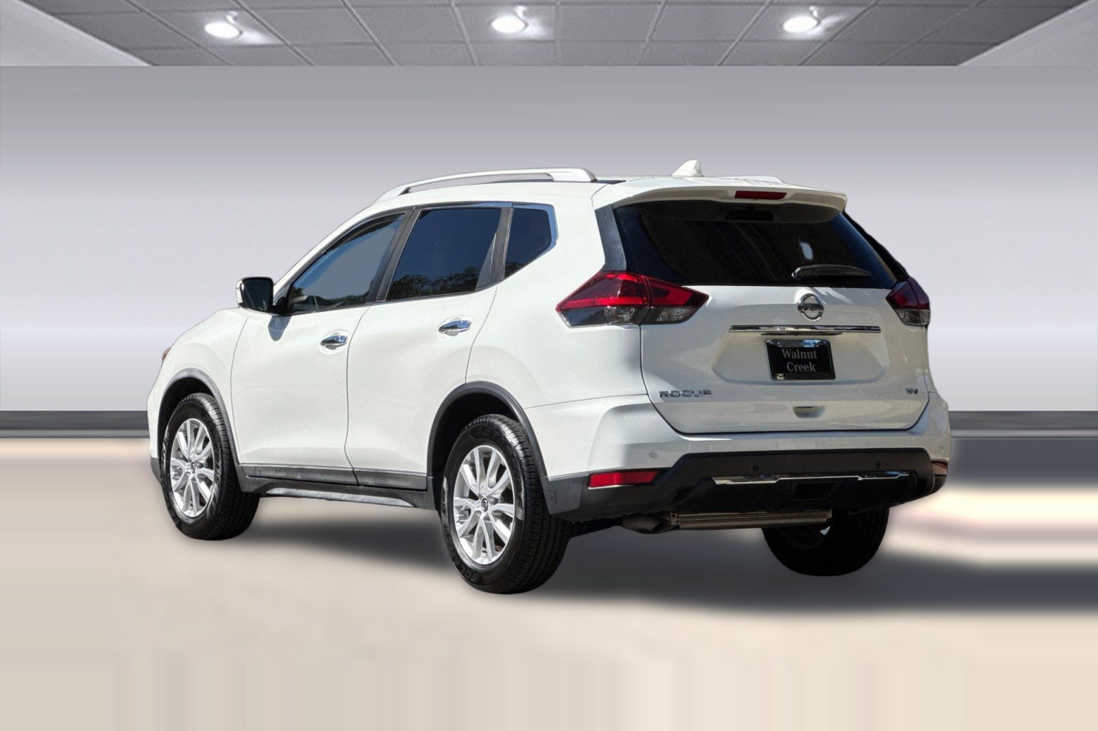 Used 2020 Nissan Rogue SV FWD image 3