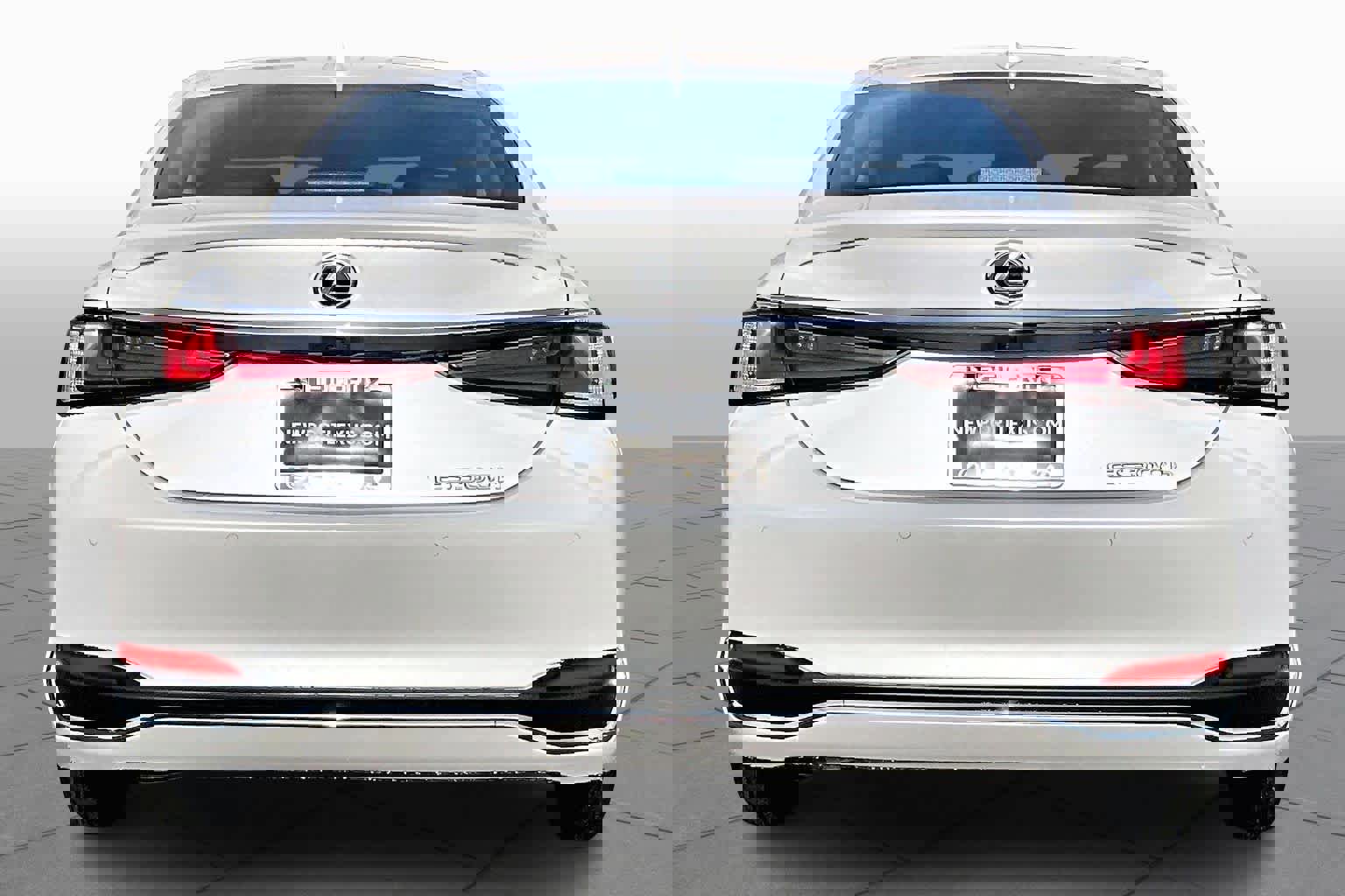 New 2025 Lexus ES 300h w/ Premium Package image 4