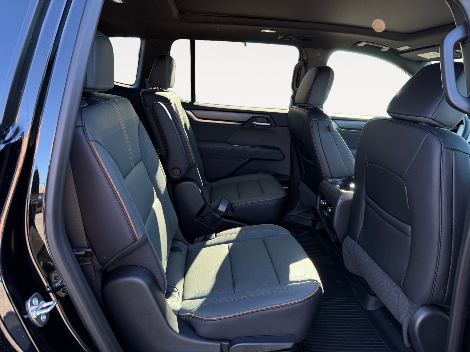 New 2026 GMC Acadia AT4 w/ Luxury Package image 18