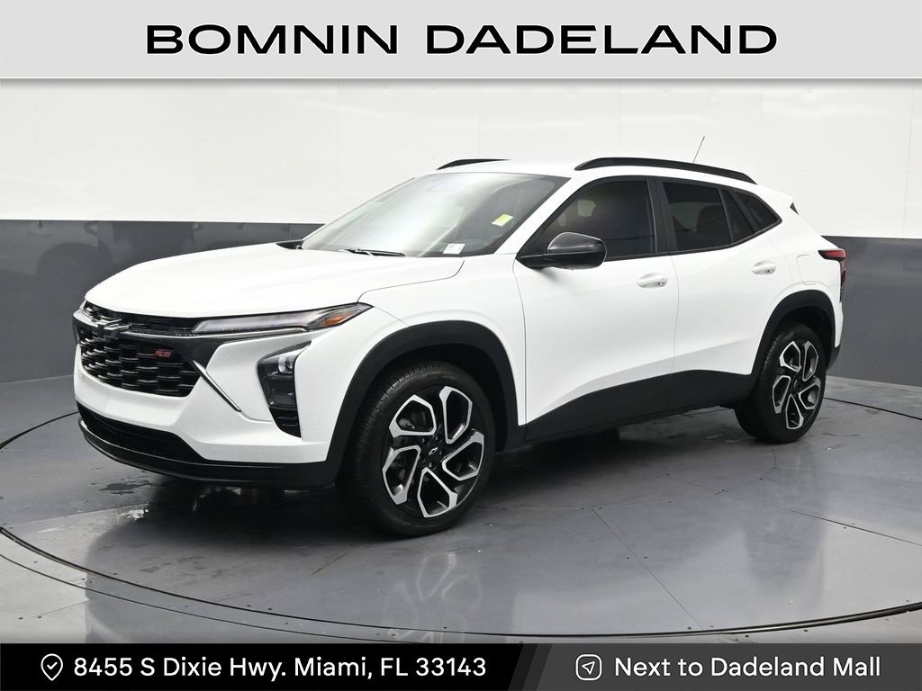 Used 2025 Chevrolet Trax RS FWD image 1