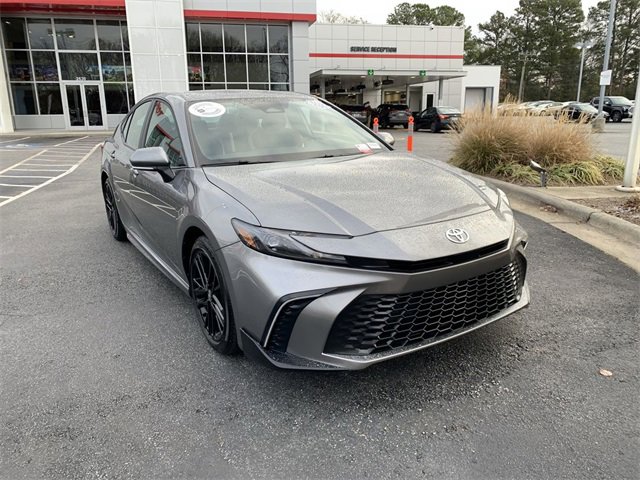 Used 2025 Toyota Camry SE image 2