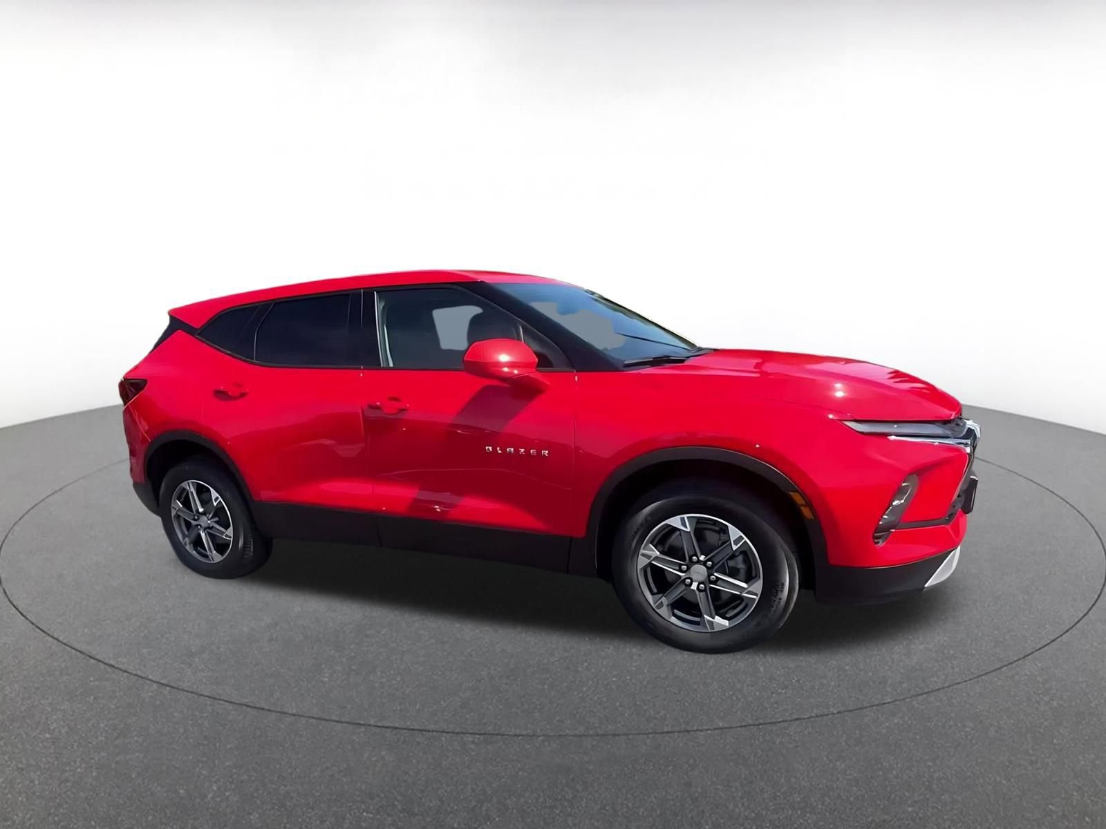 Used 2025 Chevrolet Blazer LT FWD video 2