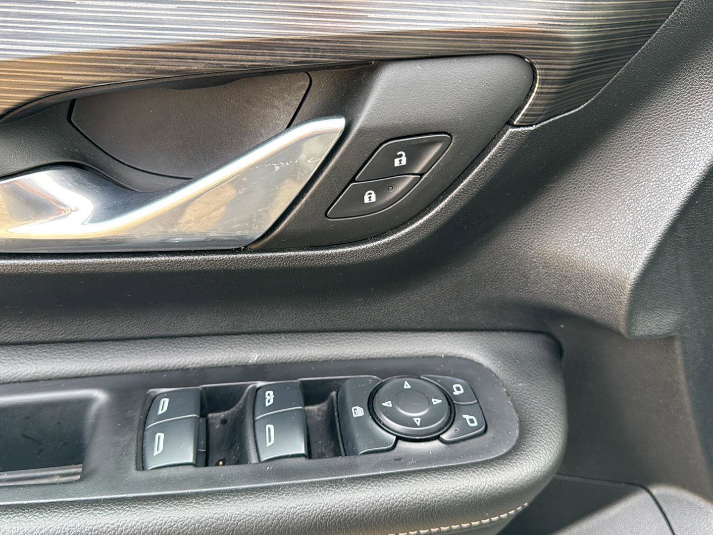 Used 2024 GMC Terrain SLE image 12