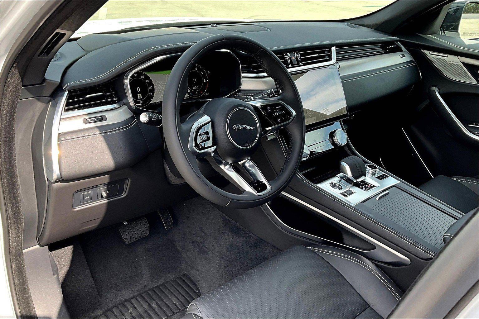 New 2026 Jaguar F-PACE R-Dynamic S image 4