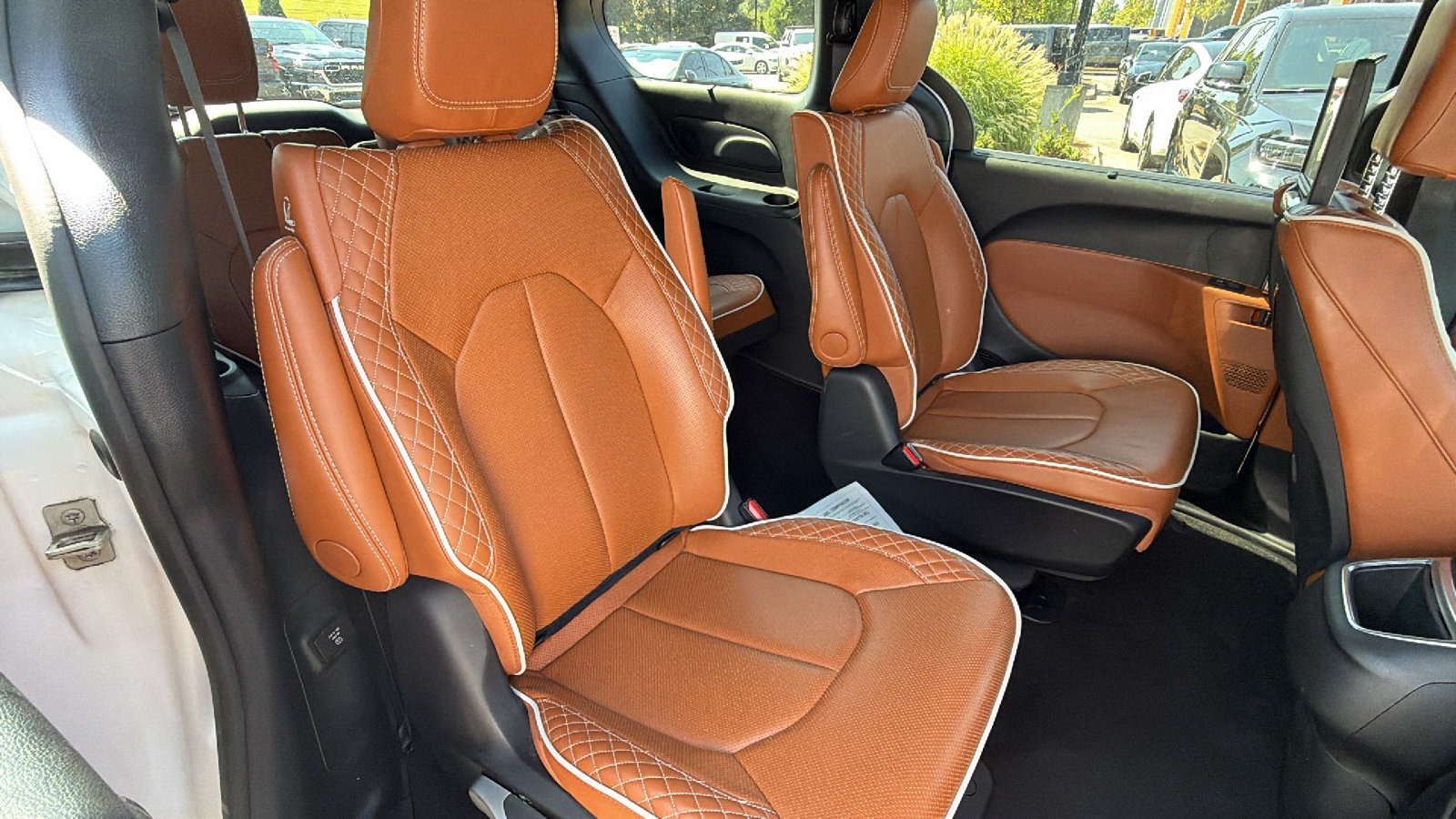 Used 2024 Chrysler Pacifica Pinnacle FWD image 19