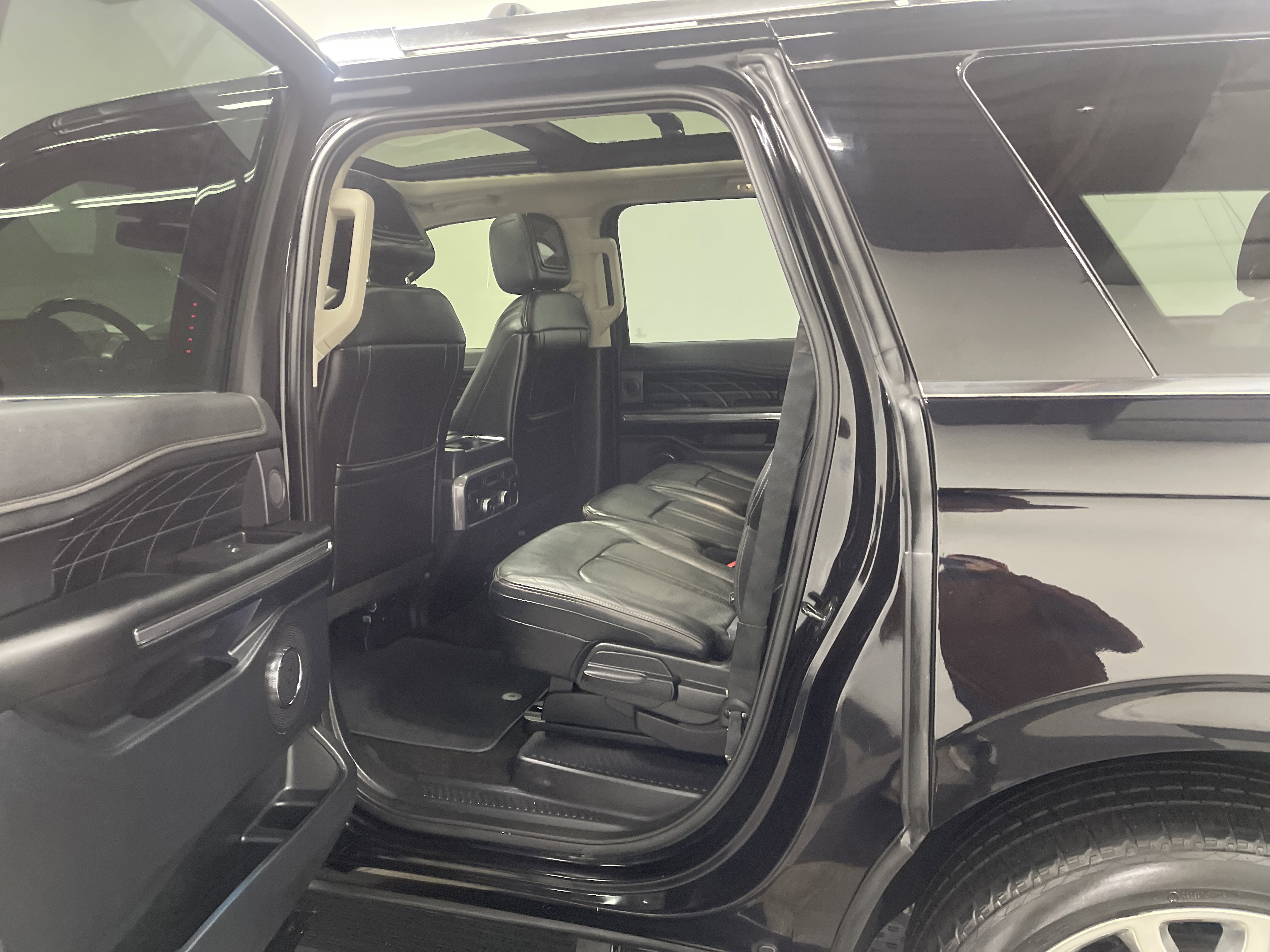 Used 2019 Ford Expedition Max Platinum image 13