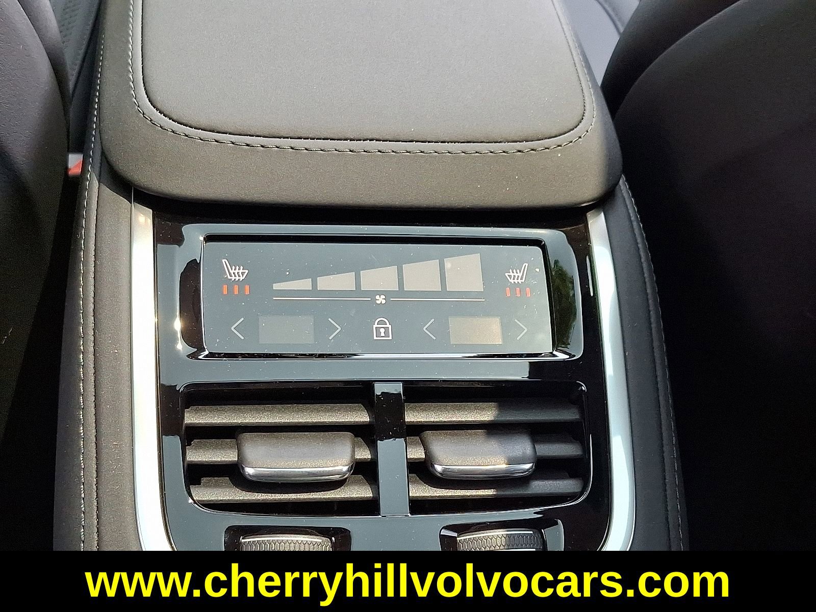 New 2025 Volvo XC90 B6 Plus w/ Protection Package Premier image 12