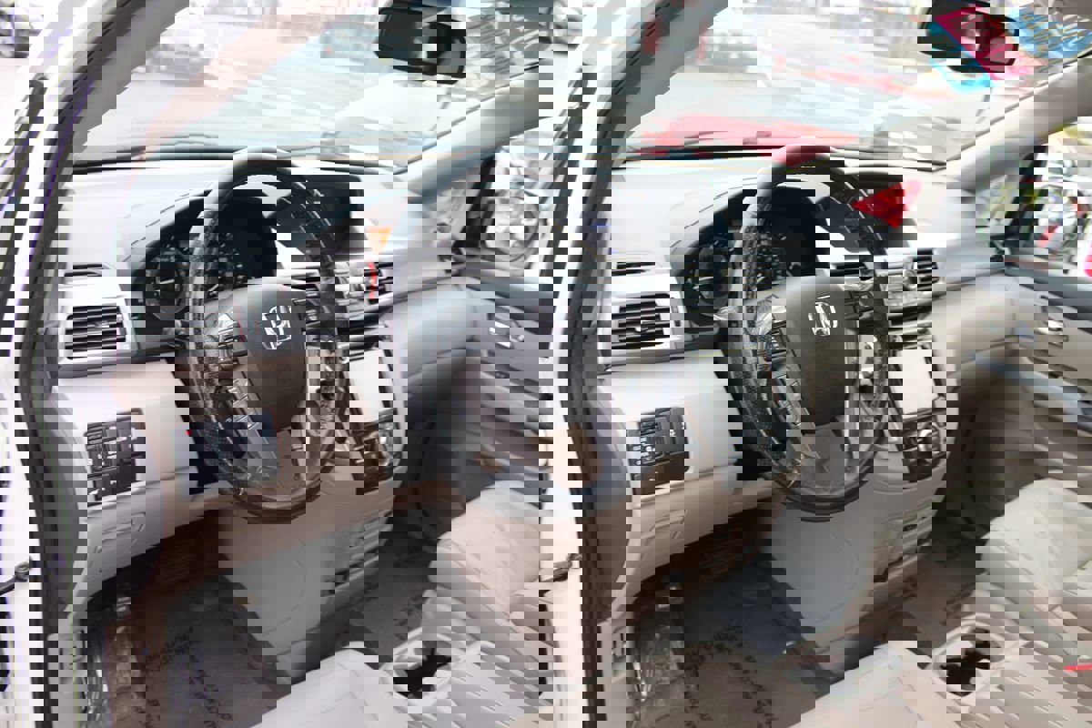 Used 2015 Honda Odyssey Touring Elite image 18