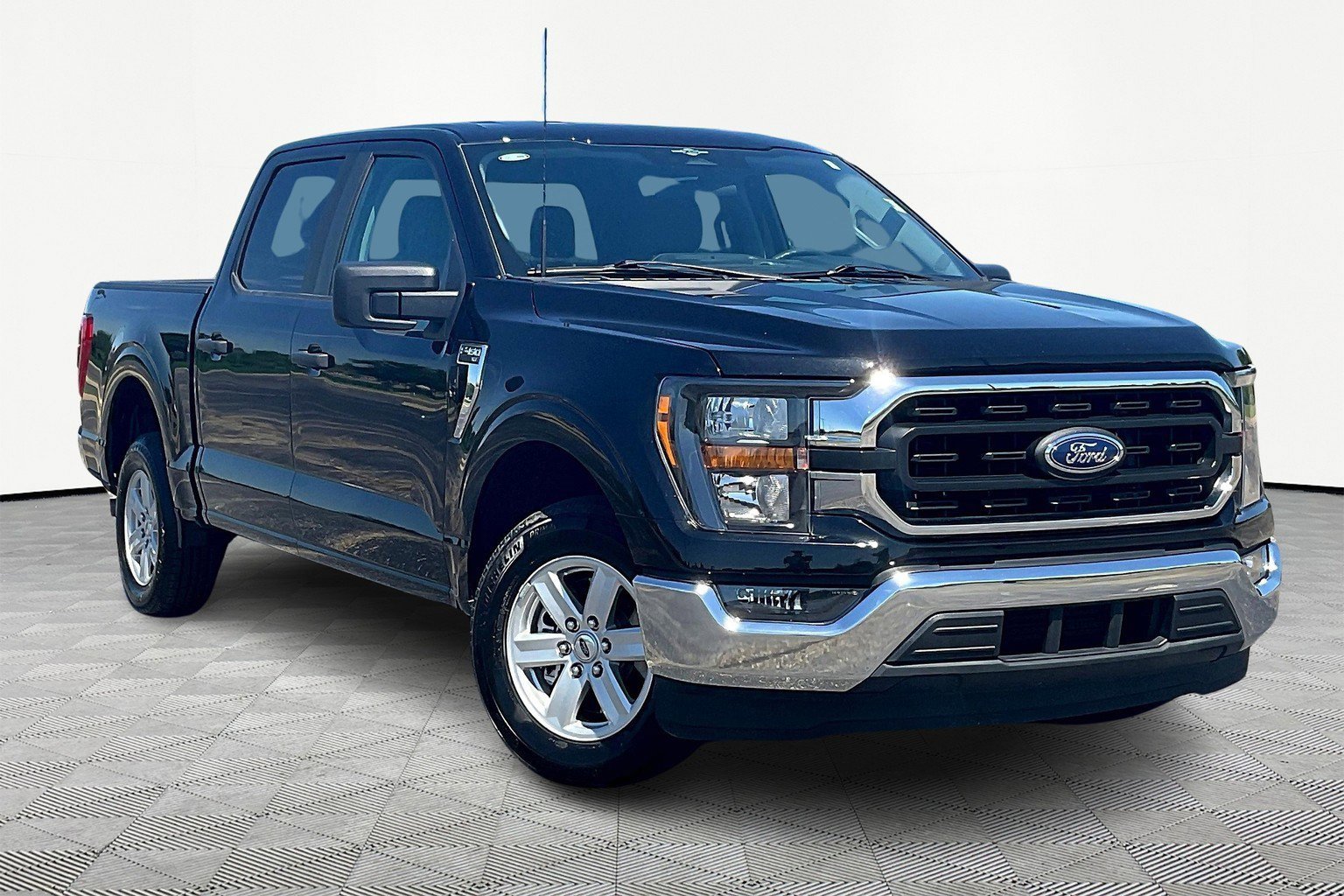 Used 2023 Ford F150 XLT image 1