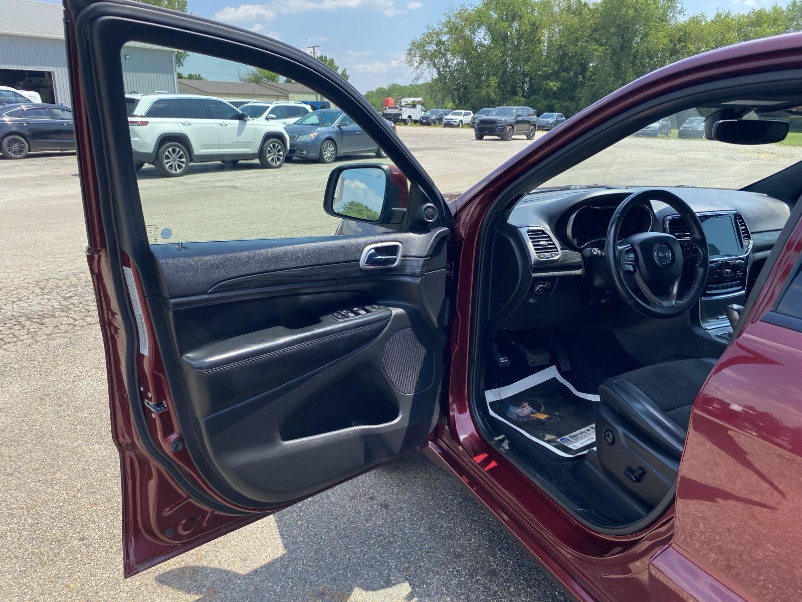 Used 2019 Jeep Grand Cherokee Altitude AWD/4WD image 12