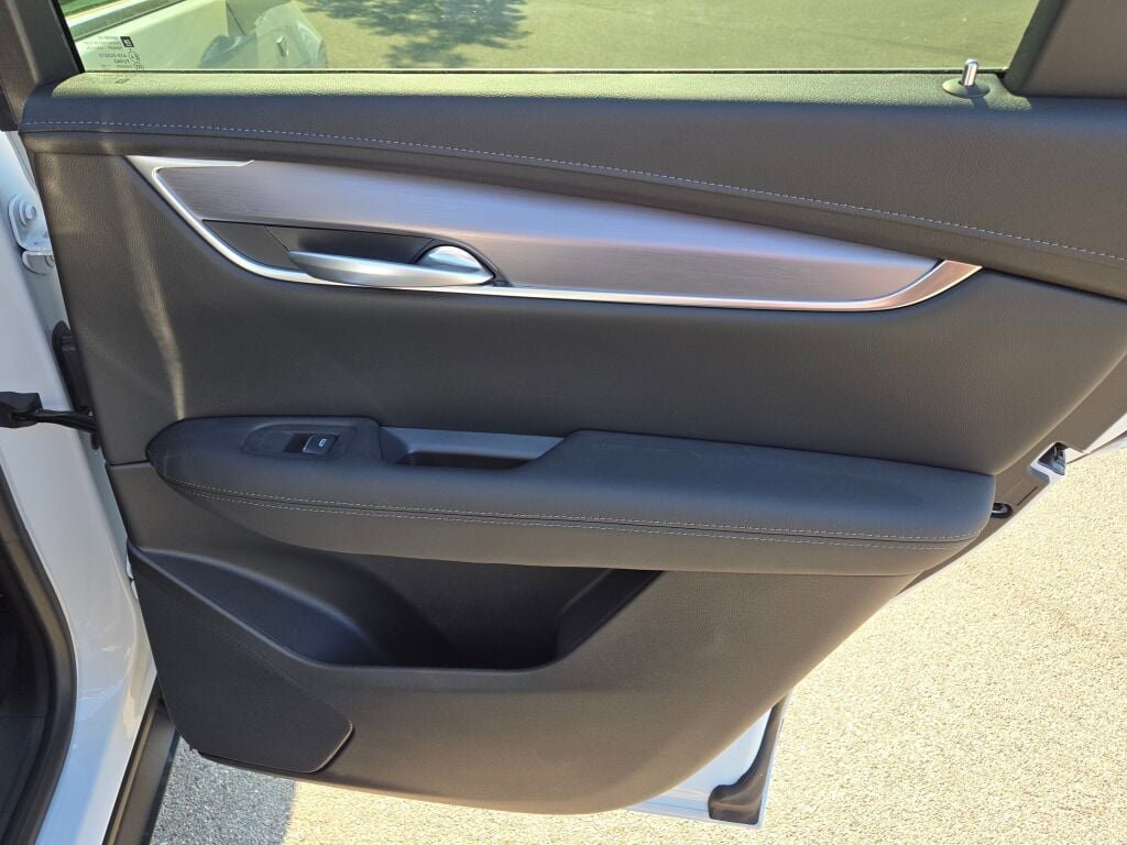 New 2025 Cadillac XT5 Luxury image 13