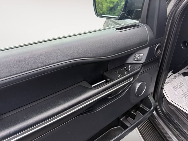 Used 2020 Ford Expedition XLT w/ Equipment Group 202A AWD/4WD image 10