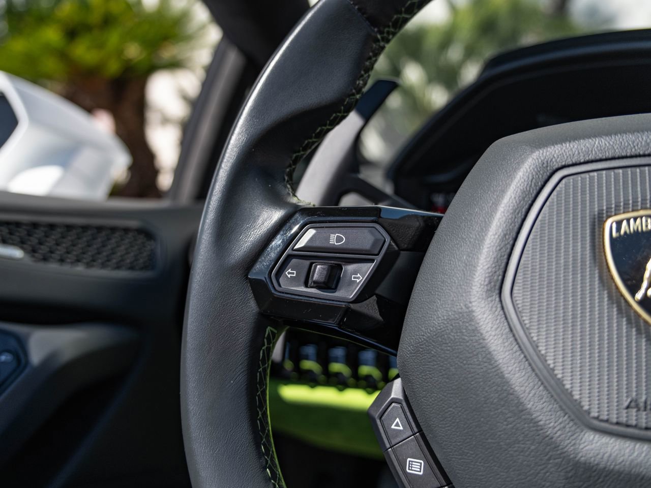 Used 2023 Lamborghini Huracan EVO image 11