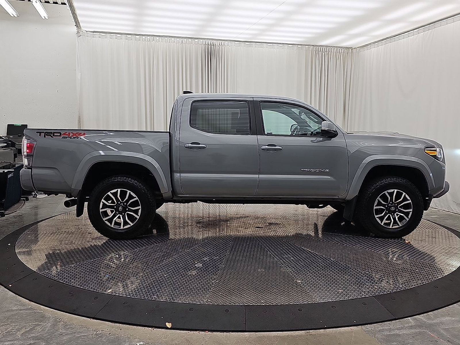 Used 2021 Toyota Tacoma TRD Sport w/ Technology Package AWD/4WD image 25