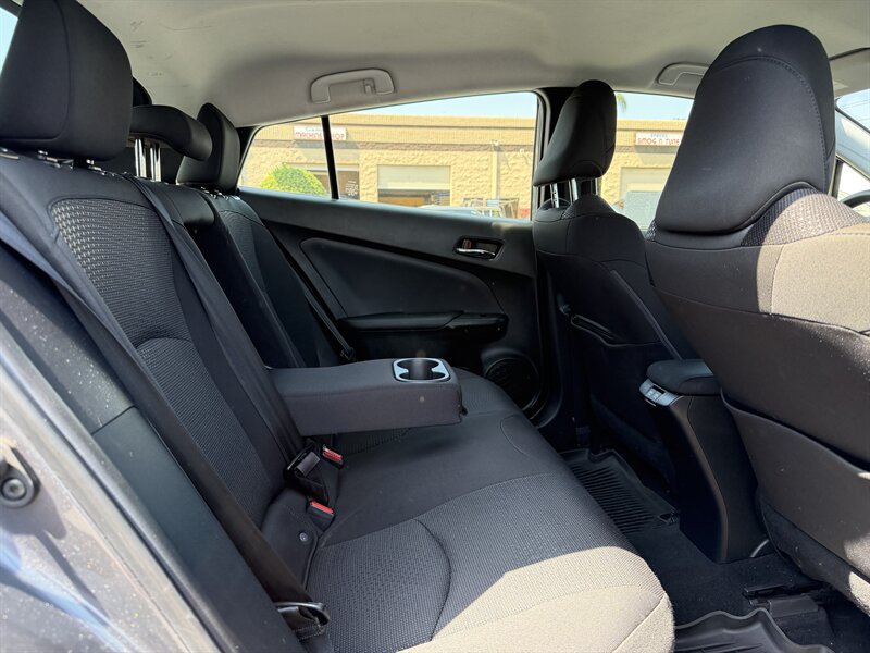 Used 2022 Toyota Prius LE FWD image 12